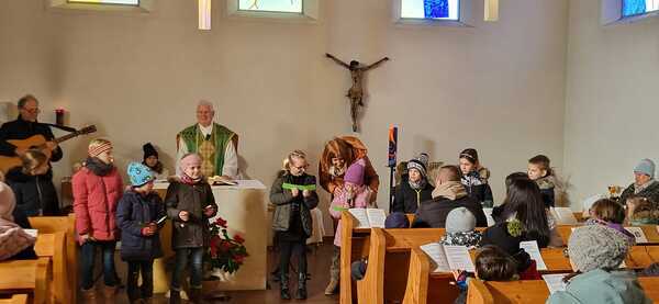 Gottesdienst mit Erstkommunionkindern und deren Familien