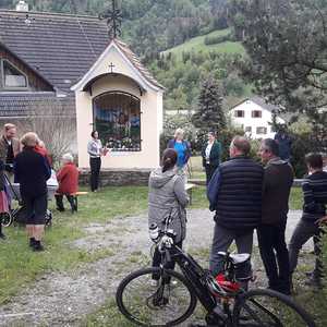 Maibeten beim neu renovierten Schackenkreuz in Prenning