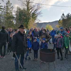 Weihfeuertragen in der Pfarre