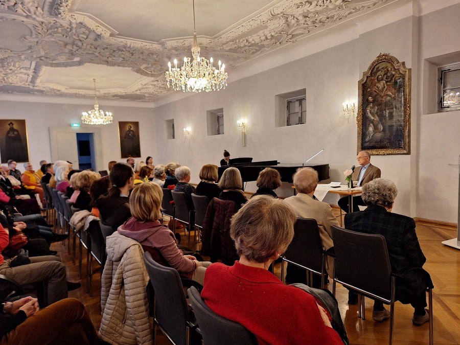 Fotorechte: Karloff, Herbst