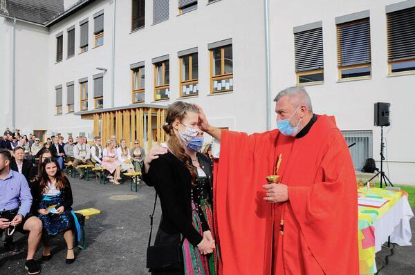 Firmung unter freiem Himmel